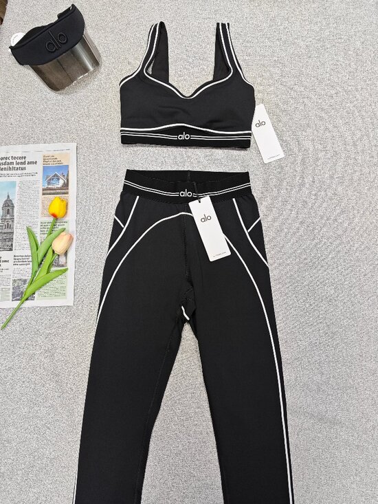 ALO Yoga Pants - NWT ALO Yoga Heart Throb Set🧘‍♂️ Airbrush Leggings + Bra Sz S | Pilates💗
